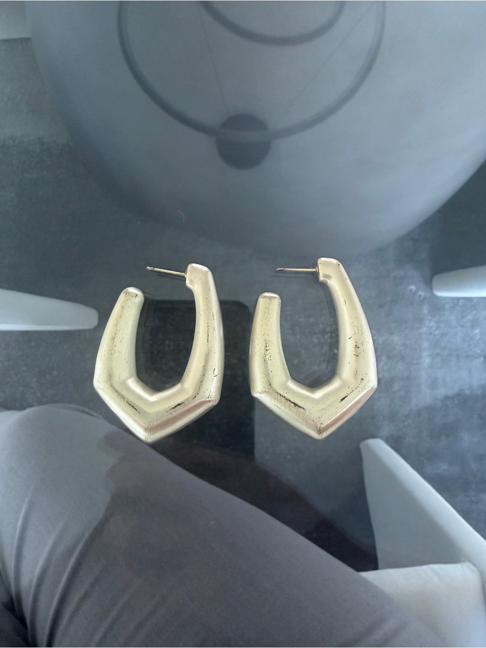 Kendra Scott Kaia Hoop Earrings in Gold